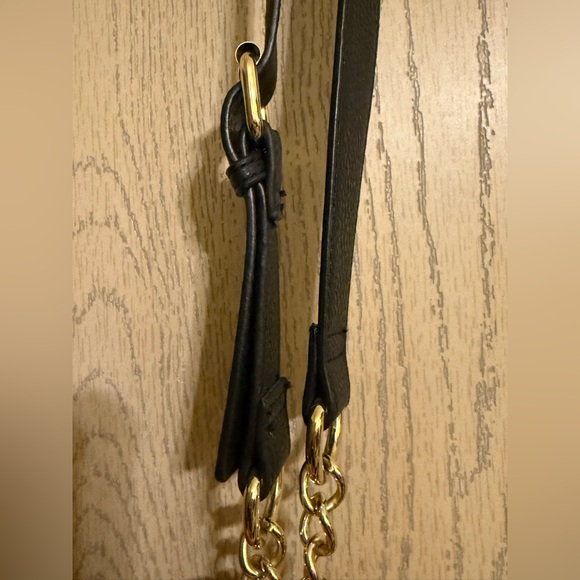 Steve Madden Black Purse With Gold Chain Handle - Picture 2 of 9